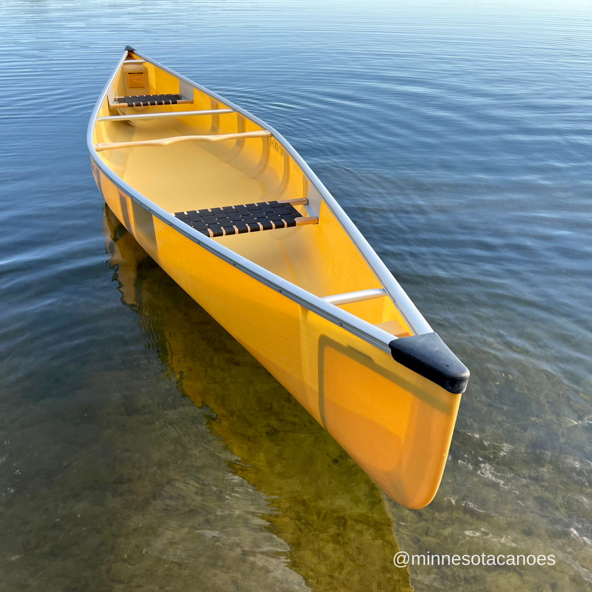 ADIRONDACK (16' 0") Aramid Ultralight w/Silver VersiGunwale Trim Tand