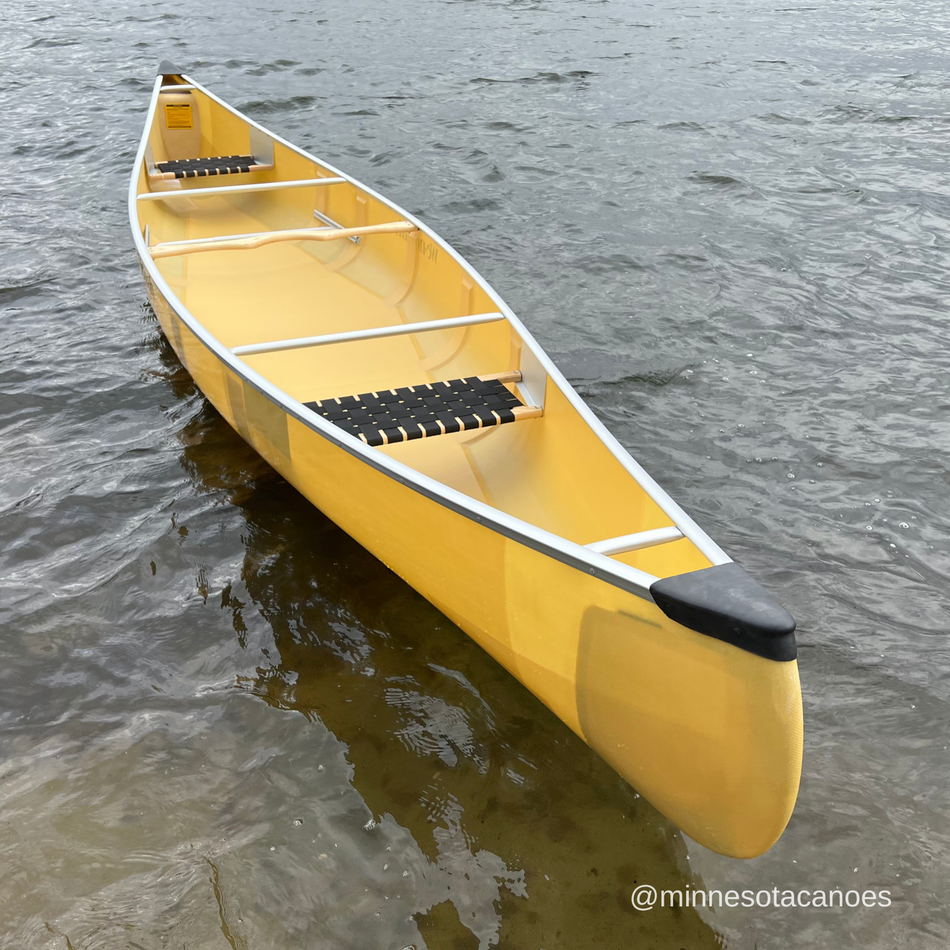 17 WENONAH (17' 0") Aramid Ultra-light w/Silver Trim Tandem Wenonah Canoe