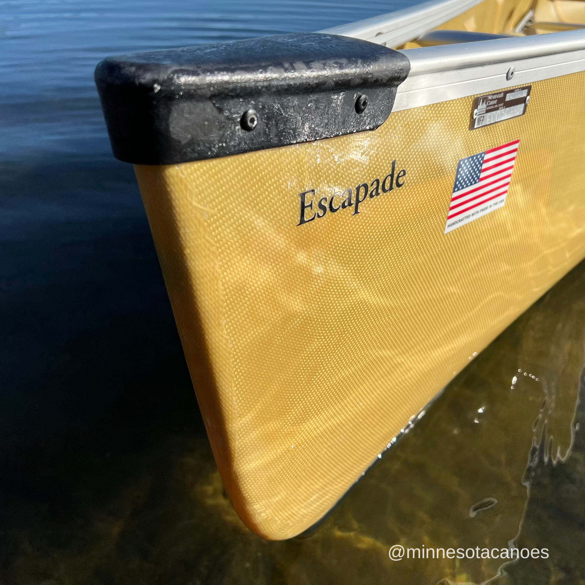 ESCAPADE (16' 6") Aramid Ultra-light w/VersiGunwale Tandem and Solo Wenonah Canoe