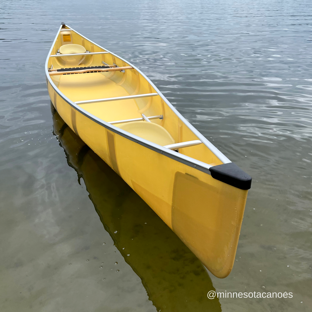 SENECA (19' 4") Aramid Ultra-light Tandem Wenonah Canoe with 3 Seats