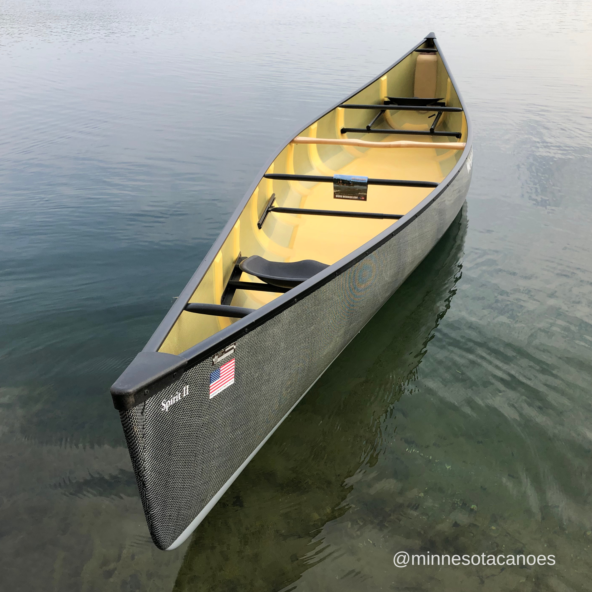 SPIRIT II (17\' Grey Minnesota Aramid Canoes Innegra/Black Gel 0\
