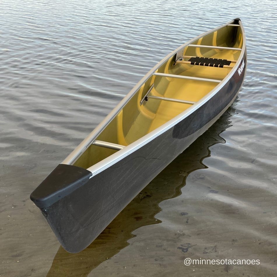 WILDERNESS (15' 4") Graphite Ultra-light w/Silver VersiGunwale Trim Solo Wenonah Canoe