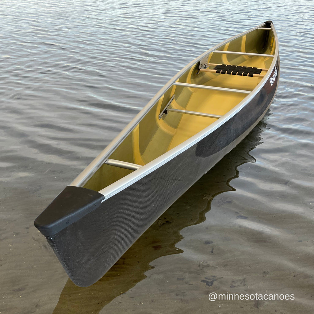 WILDERNESS (15' 4") Graphite Ultra-light w/Silver VersiGunwale Trim Solo Wenonah Canoe