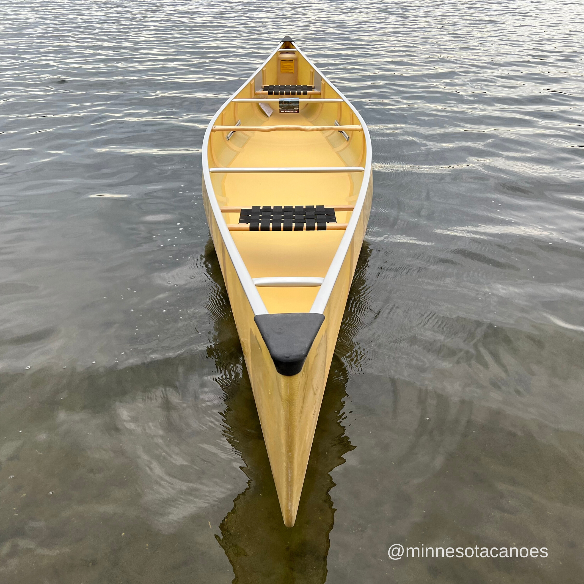 CHAMPLAIN (18' 0") Aramid Ultra-light w/Silver Trim Tandem Wenonah Canoe
