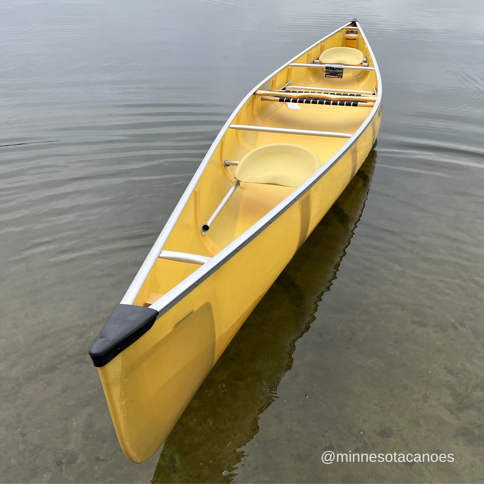 MINNESOTA II (18' 6") Aramid Ultra-light Tandem Wenonah Canoe with 3 Seats